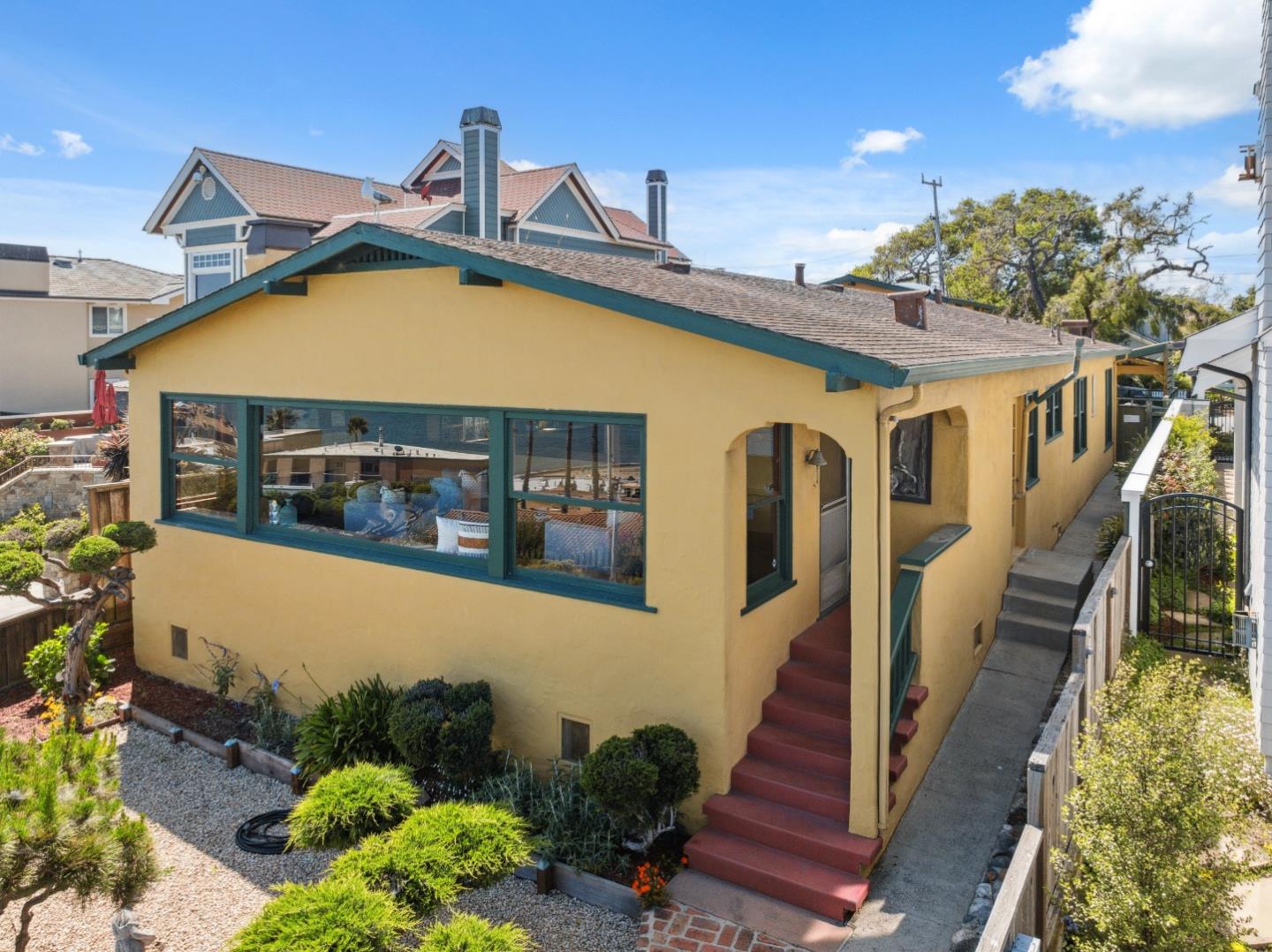 Detail Gallery Image 16 of 31 For 1540 Prospect Ave, Capitola,  CA 95010 - 4 Beds | 2 Baths