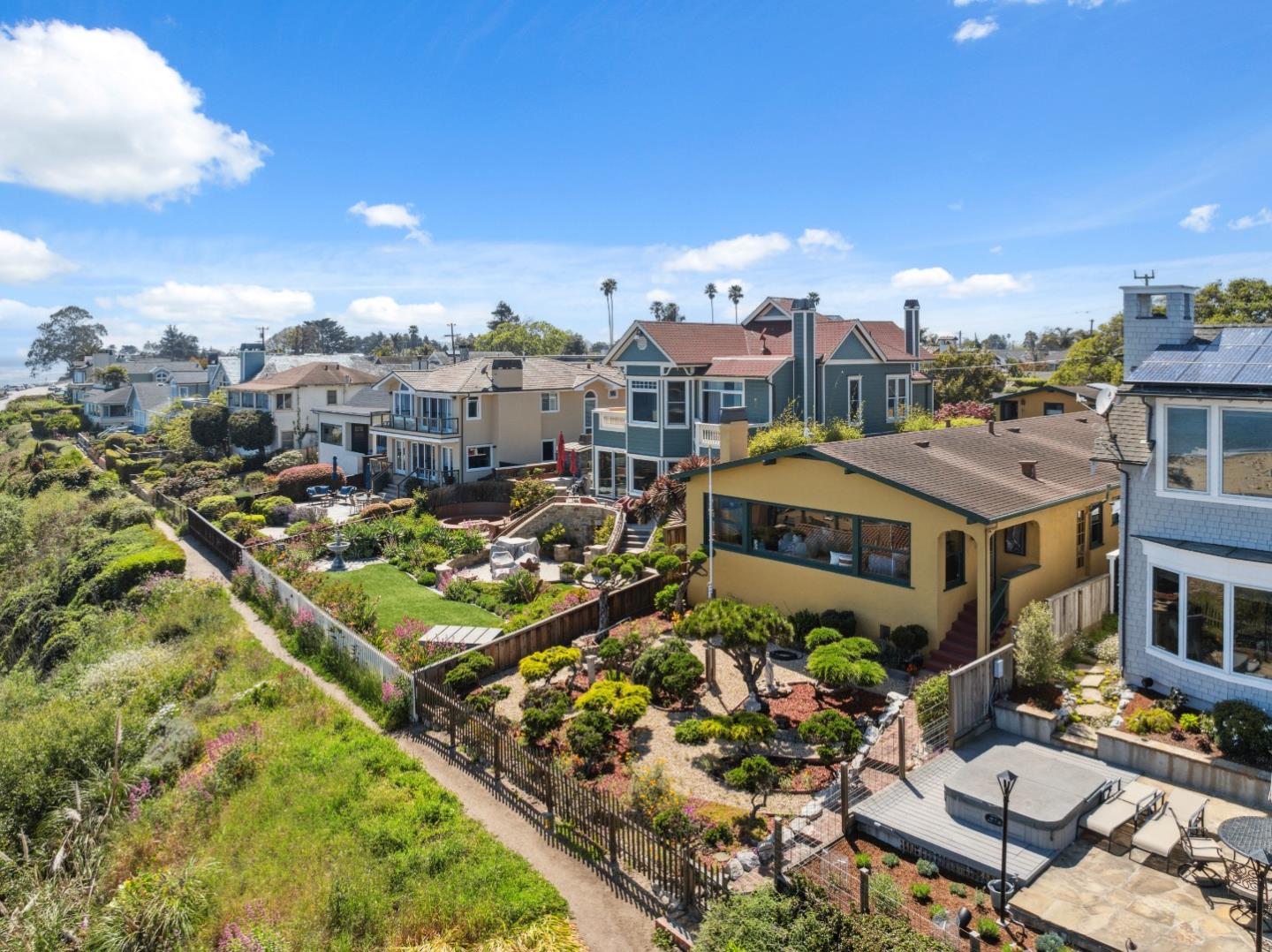 Detail Gallery Image 19 of 31 For 1540 Prospect Ave, Capitola,  CA 95010 - 4 Beds | 2 Baths