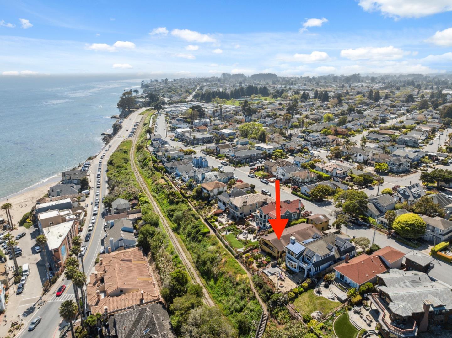 Detail Gallery Image 2 of 31 For 1540 Prospect Ave, Capitola,  CA 95010 - 4 Beds | 2 Baths