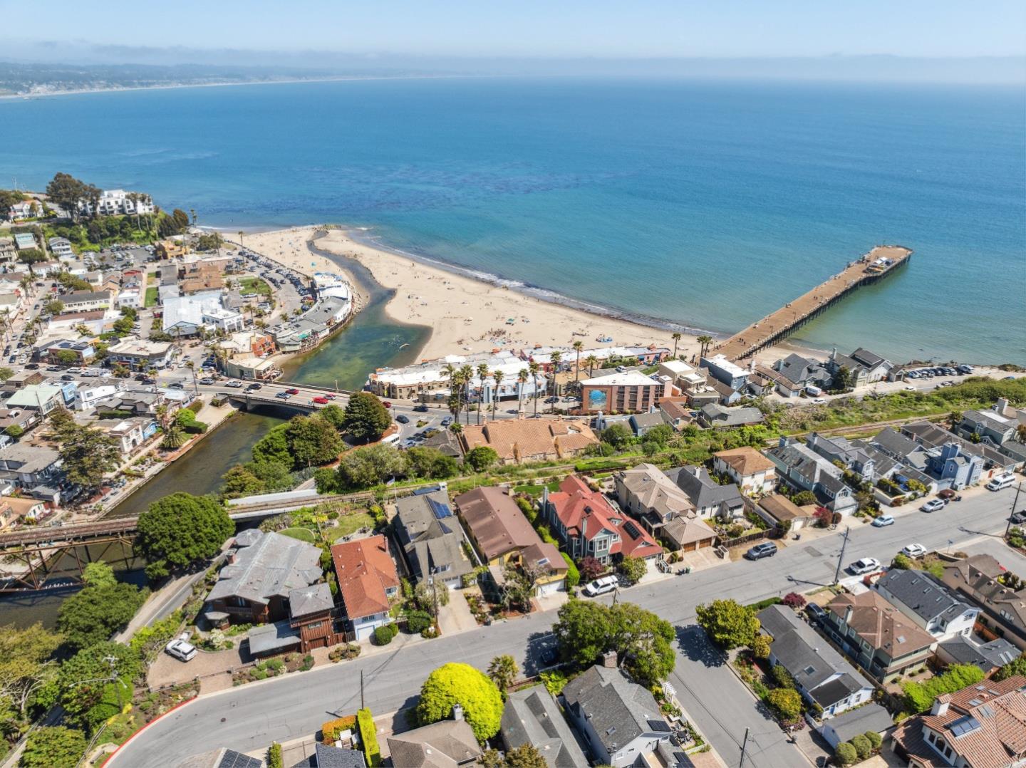 Detail Gallery Image 20 of 31 For 1540 Prospect Ave, Capitola,  CA 95010 - 4 Beds | 2 Baths