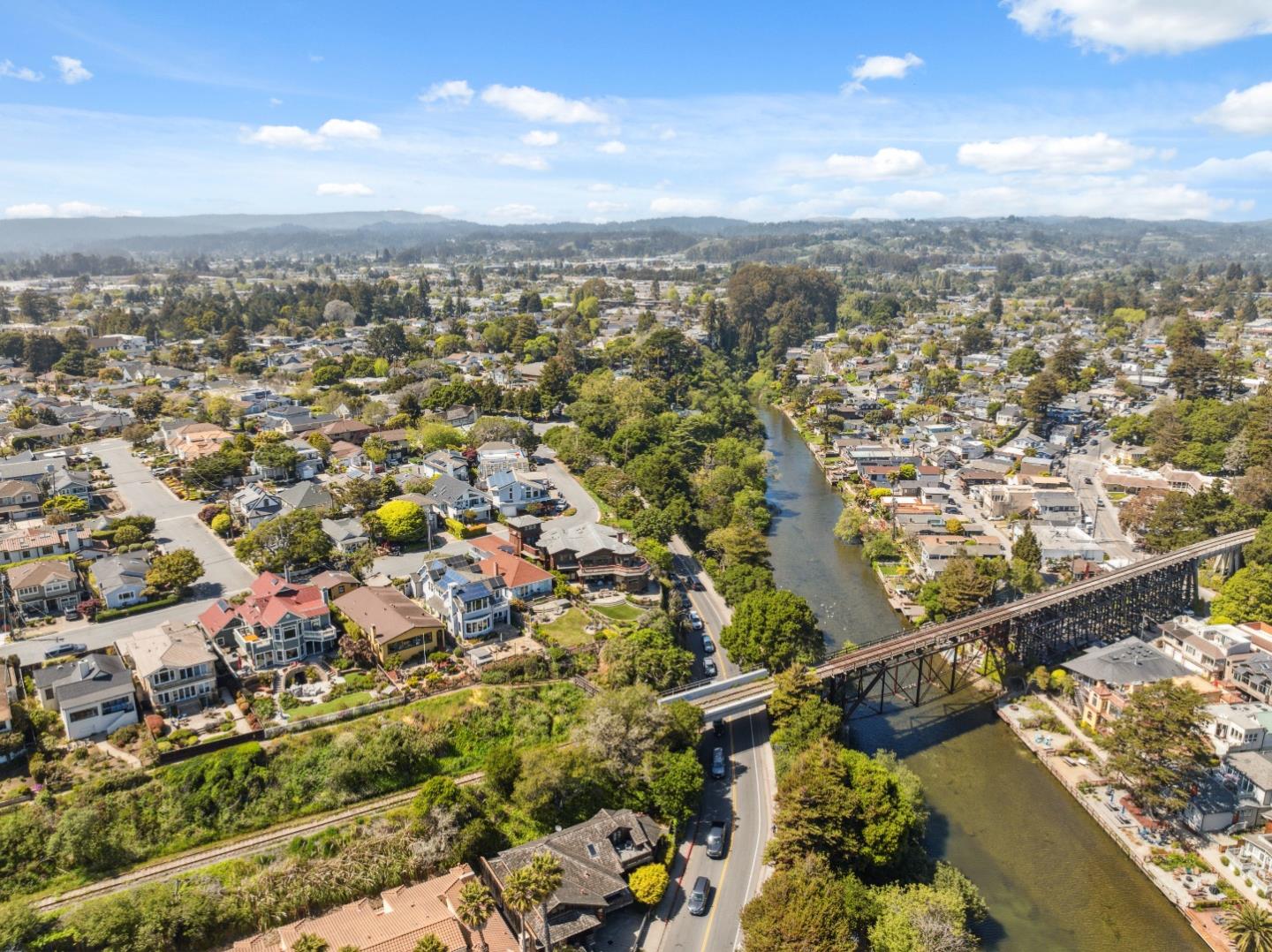 Detail Gallery Image 24 of 31 For 1540 Prospect Ave, Capitola,  CA 95010 - 4 Beds | 2 Baths