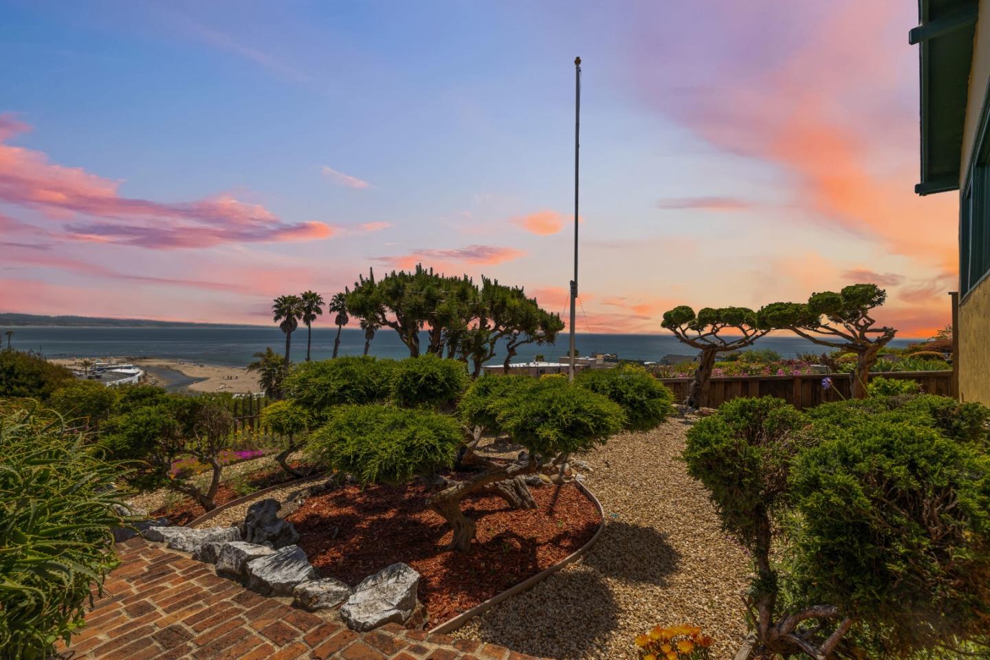 Detail Gallery Image 25 of 31 For 1540 Prospect Ave, Capitola,  CA 95010 - 4 Beds | 2 Baths