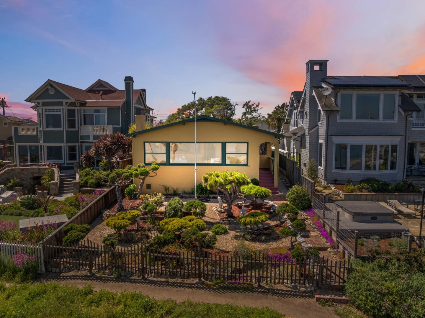 Detail Gallery Image 27 of 31 For 1540 Prospect Ave, Capitola,  CA 95010 - 4 Beds | 2 Baths