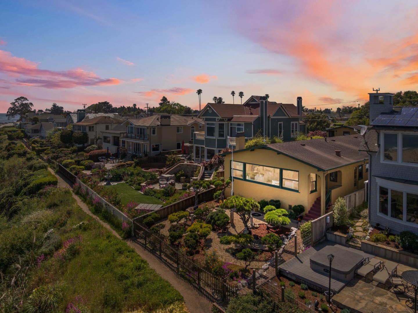 Detail Gallery Image 29 of 31 For 1540 Prospect Ave, Capitola,  CA 95010 - 4 Beds | 2 Baths