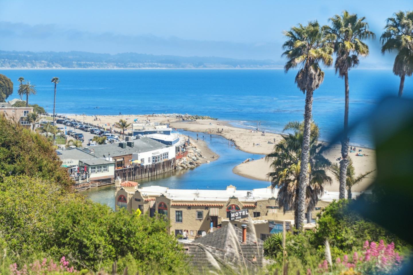 Detail Gallery Image 3 of 31 For 1540 Prospect Ave, Capitola,  CA 95010 - 4 Beds | 2 Baths