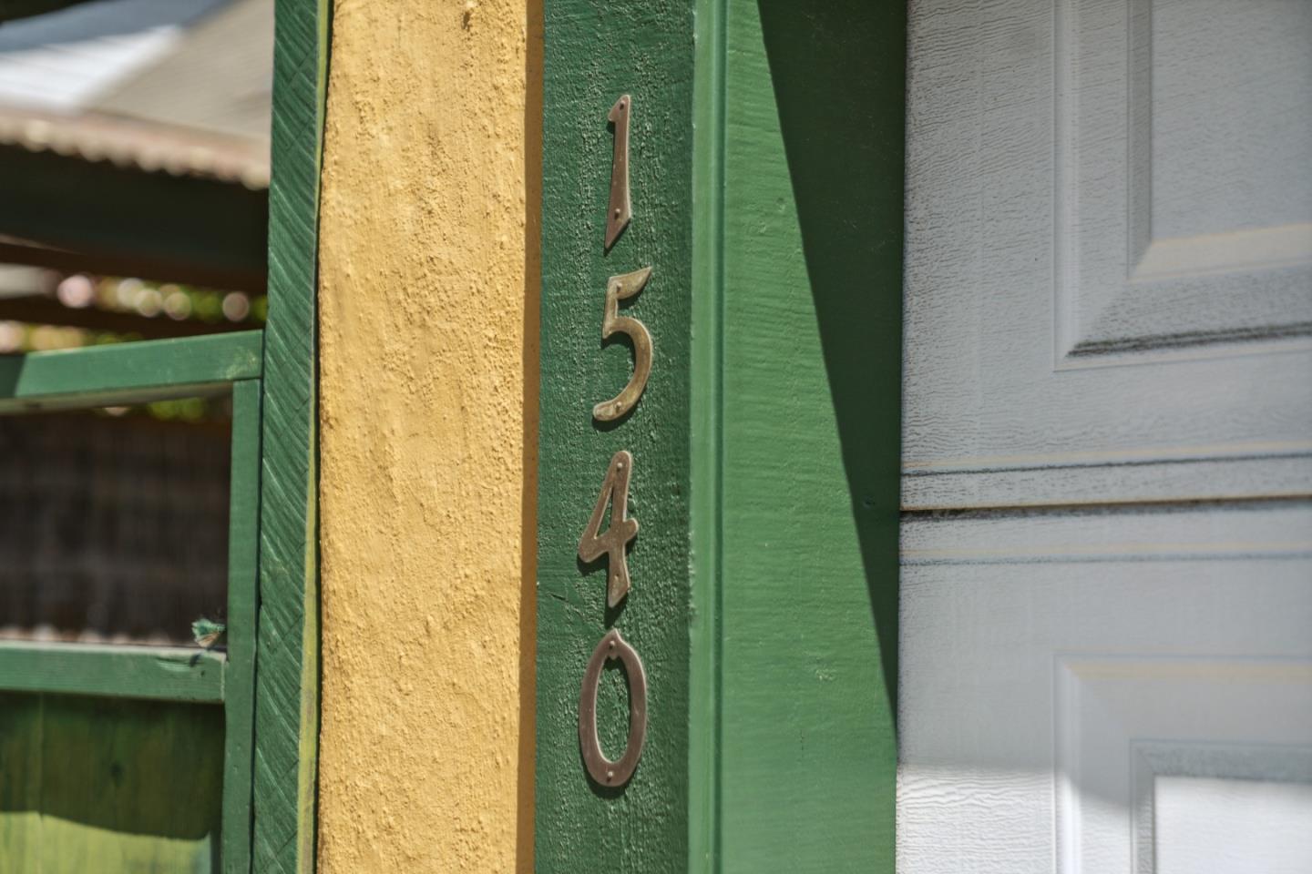Detail Gallery Image 4 of 31 For 1540 Prospect Ave, Capitola,  CA 95010 - 4 Beds | 2 Baths