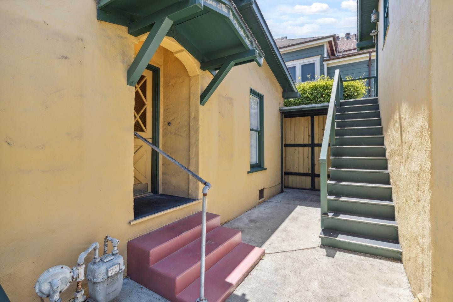 Detail Gallery Image 6 of 31 For 1540 Prospect Ave, Capitola,  CA 95010 - 4 Beds | 2 Baths