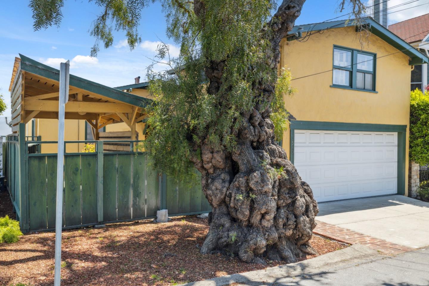 Detail Gallery Image 8 of 31 For 1540 Prospect Ave, Capitola,  CA 95010 - 4 Beds | 2 Baths