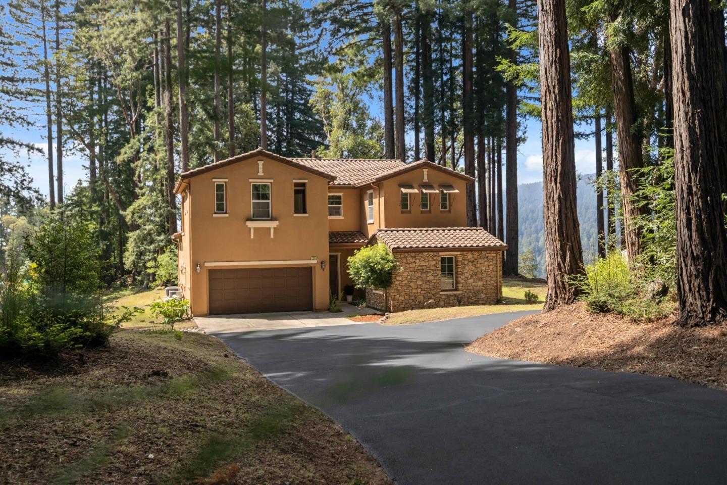 Detail Gallery Image 1 of 77 For 220 Hillary Hts, Boulder Creek,  CA 95006 - 5 Beds | 4 Baths