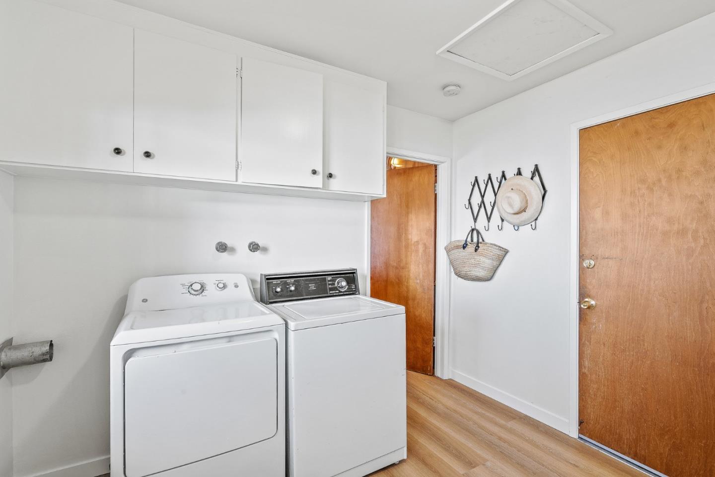 Detail Gallery Image 27 of 76 For 701 Seacliff Dr, Aptos,  CA 95003 - 3 Beds | 2 Baths