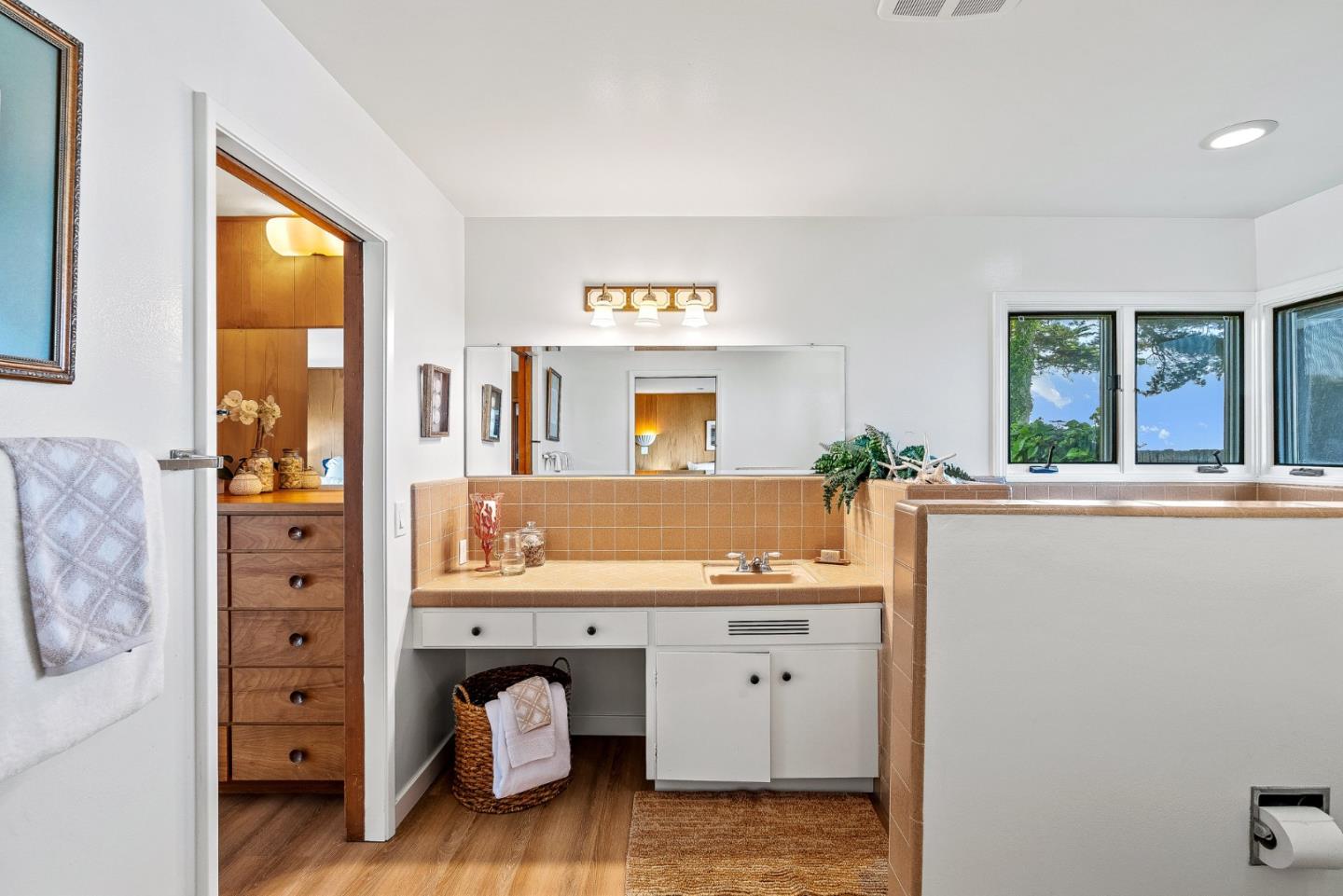 Detail Gallery Image 34 of 76 For 701 Seacliff Dr, Aptos,  CA 95003 - 3 Beds | 2 Baths