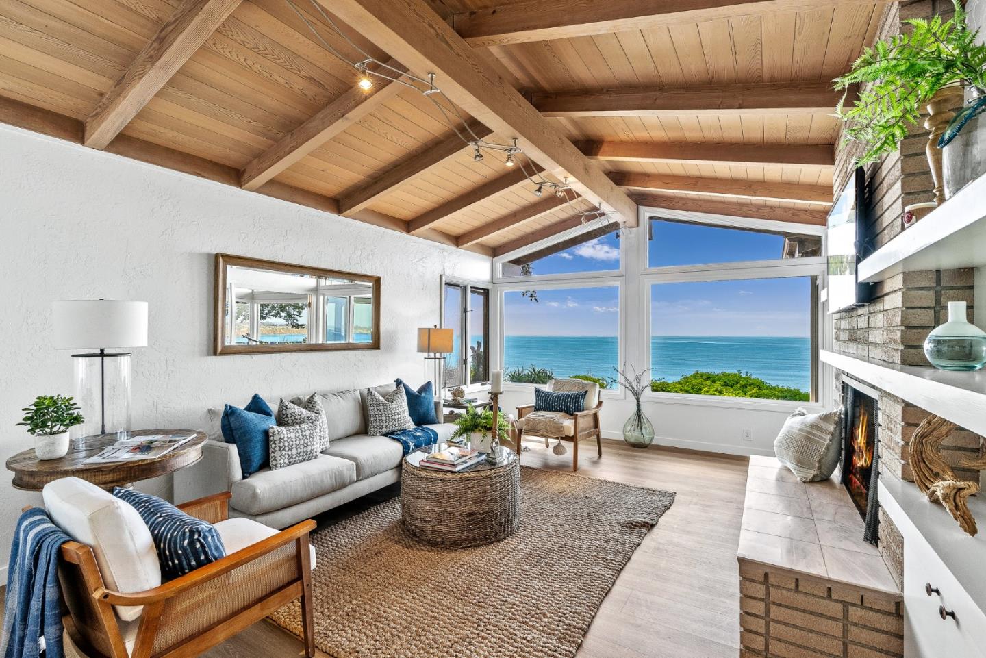 Detail Gallery Image 4 of 76 For 701 Seacliff Dr, Aptos,  CA 95003 - 3 Beds | 2 Baths