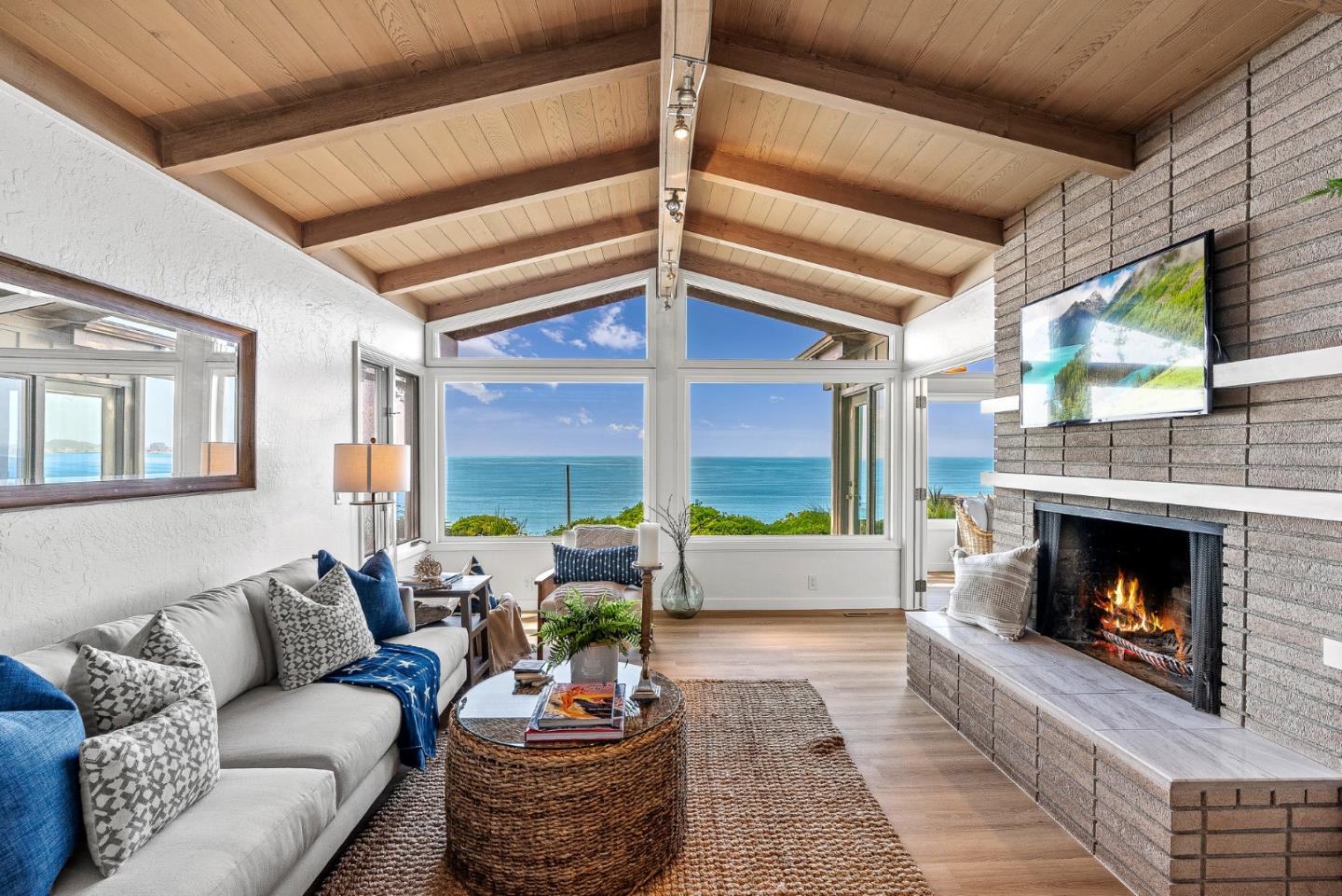 Detail Gallery Image 5 of 76 For 701 Seacliff Dr, Aptos,  CA 95003 - 3 Beds | 2 Baths
