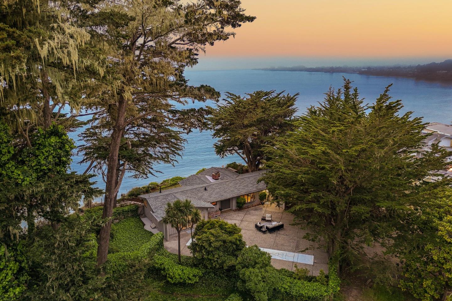 Detail Gallery Image 52 of 76 For 701 Seacliff Dr, Aptos,  CA 95003 - 3 Beds | 2 Baths