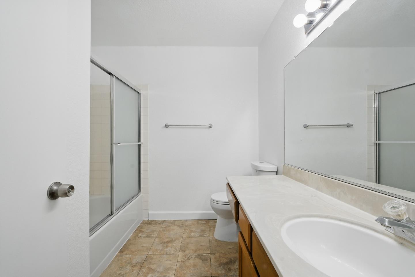 Detail Gallery Image 12 of 23 For 24 Kenbrook Cir, San Jose,  CA 95111 - 2 Beds | 2 Baths