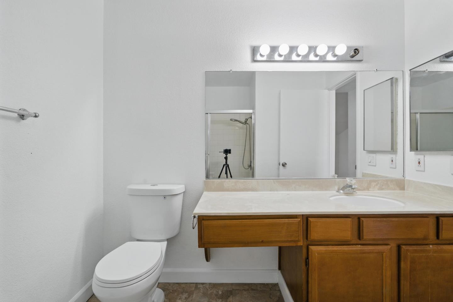 Detail Gallery Image 13 of 23 For 24 Kenbrook Cir, San Jose,  CA 95111 - 2 Beds | 2 Baths