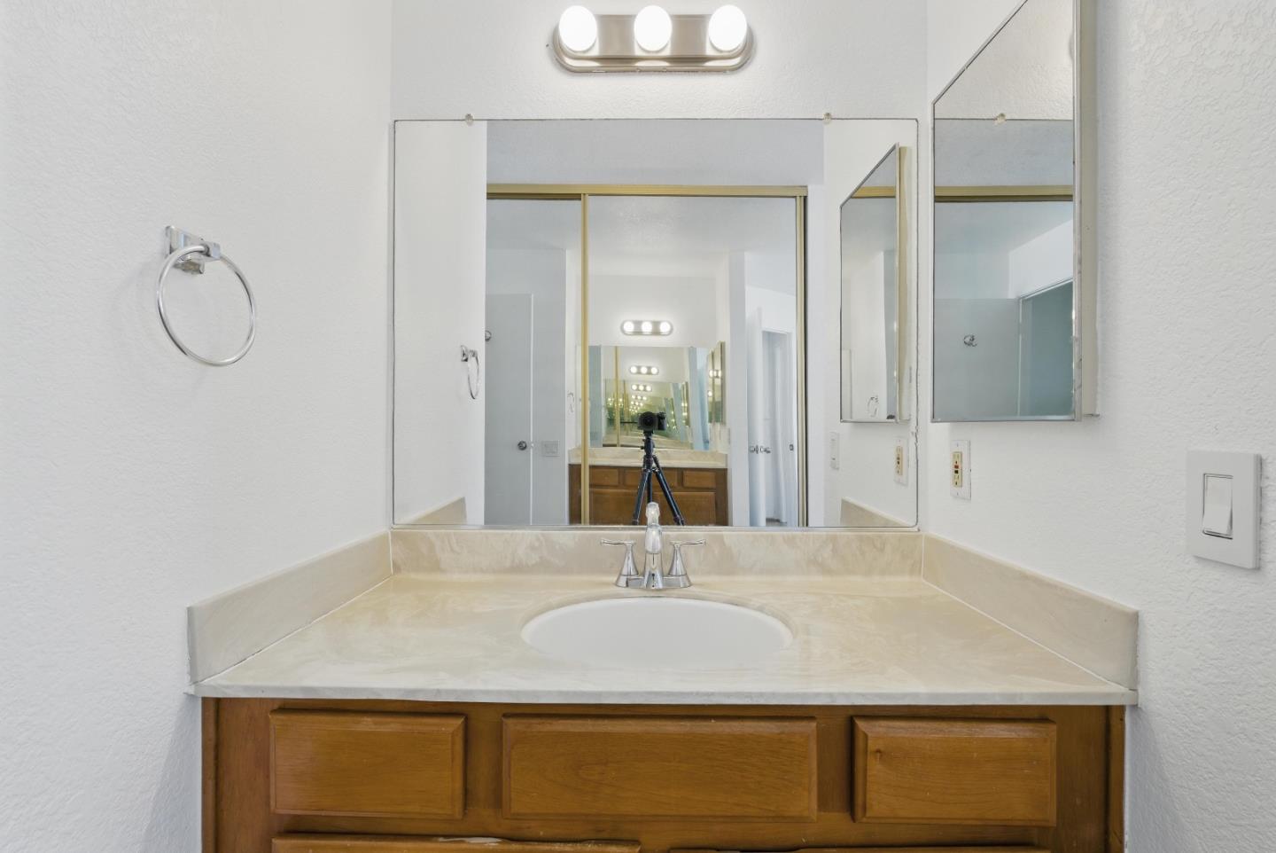 Detail Gallery Image 16 of 23 For 24 Kenbrook Cir, San Jose,  CA 95111 - 2 Beds | 2 Baths