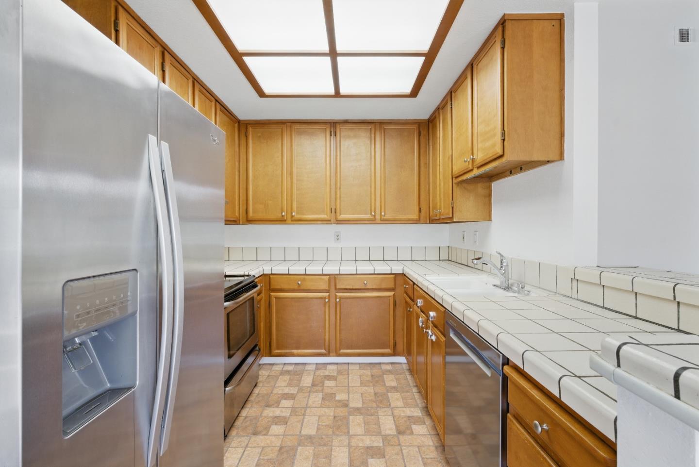 Detail Gallery Image 4 of 23 For 24 Kenbrook Cir, San Jose,  CA 95111 - 2 Beds | 2 Baths