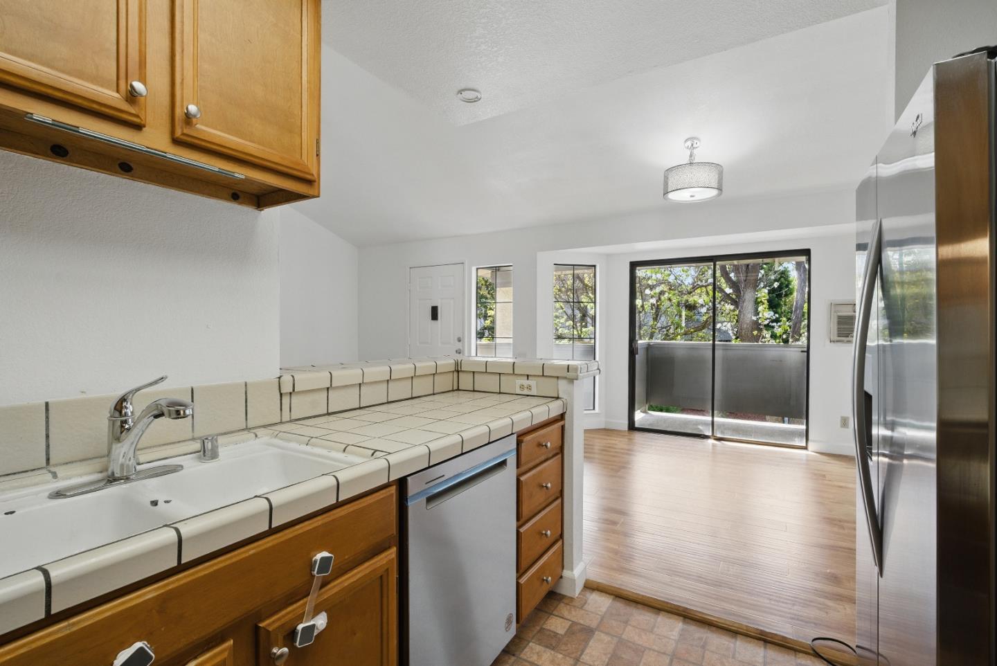 Detail Gallery Image 5 of 23 For 24 Kenbrook Cir, San Jose,  CA 95111 - 2 Beds | 2 Baths