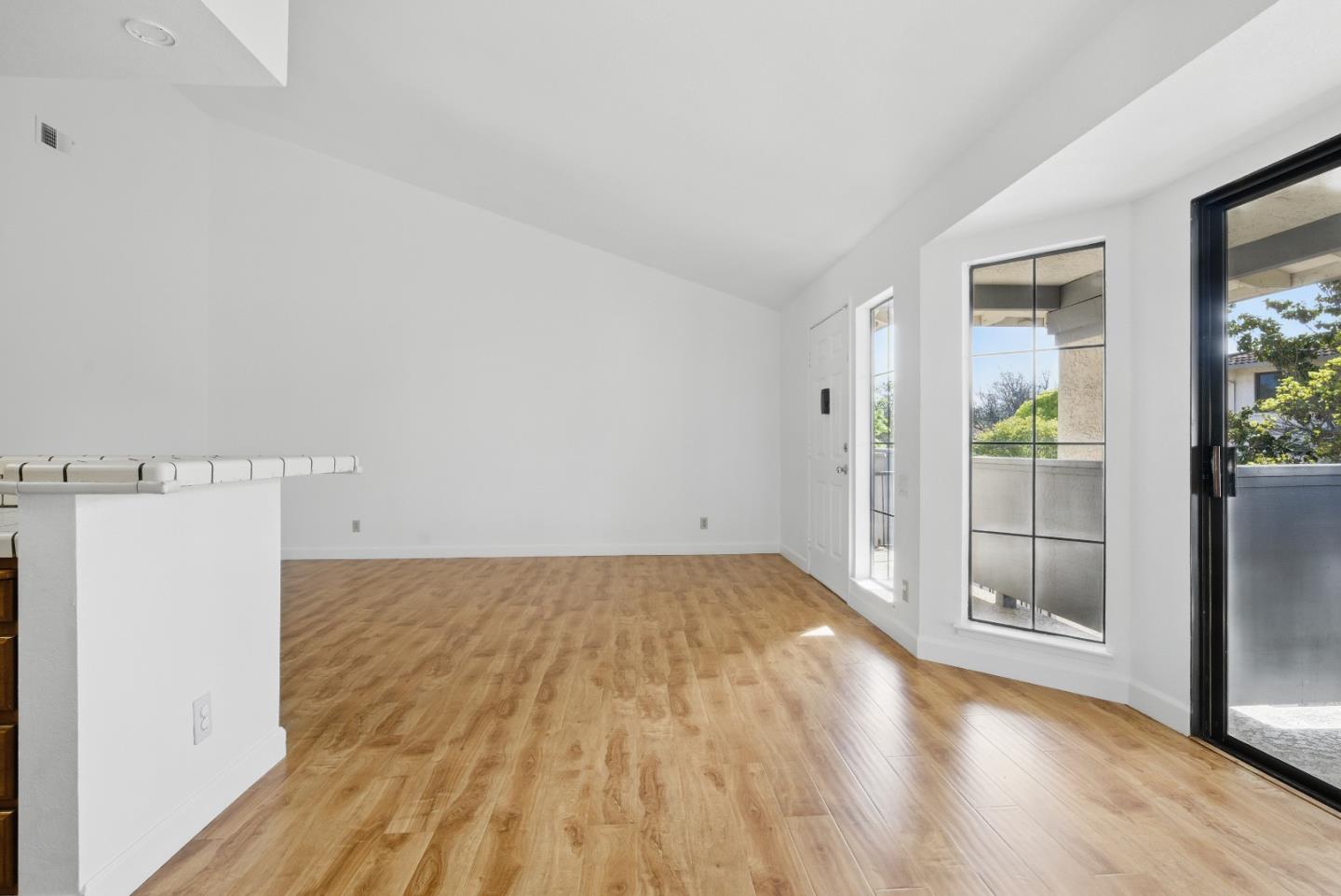 Detail Gallery Image 7 of 23 For 24 Kenbrook Cir, San Jose,  CA 95111 - 2 Beds | 2 Baths