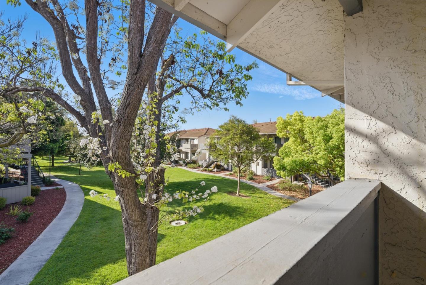 Detail Gallery Image 8 of 23 For 24 Kenbrook Cir, San Jose,  CA 95111 - 2 Beds | 2 Baths