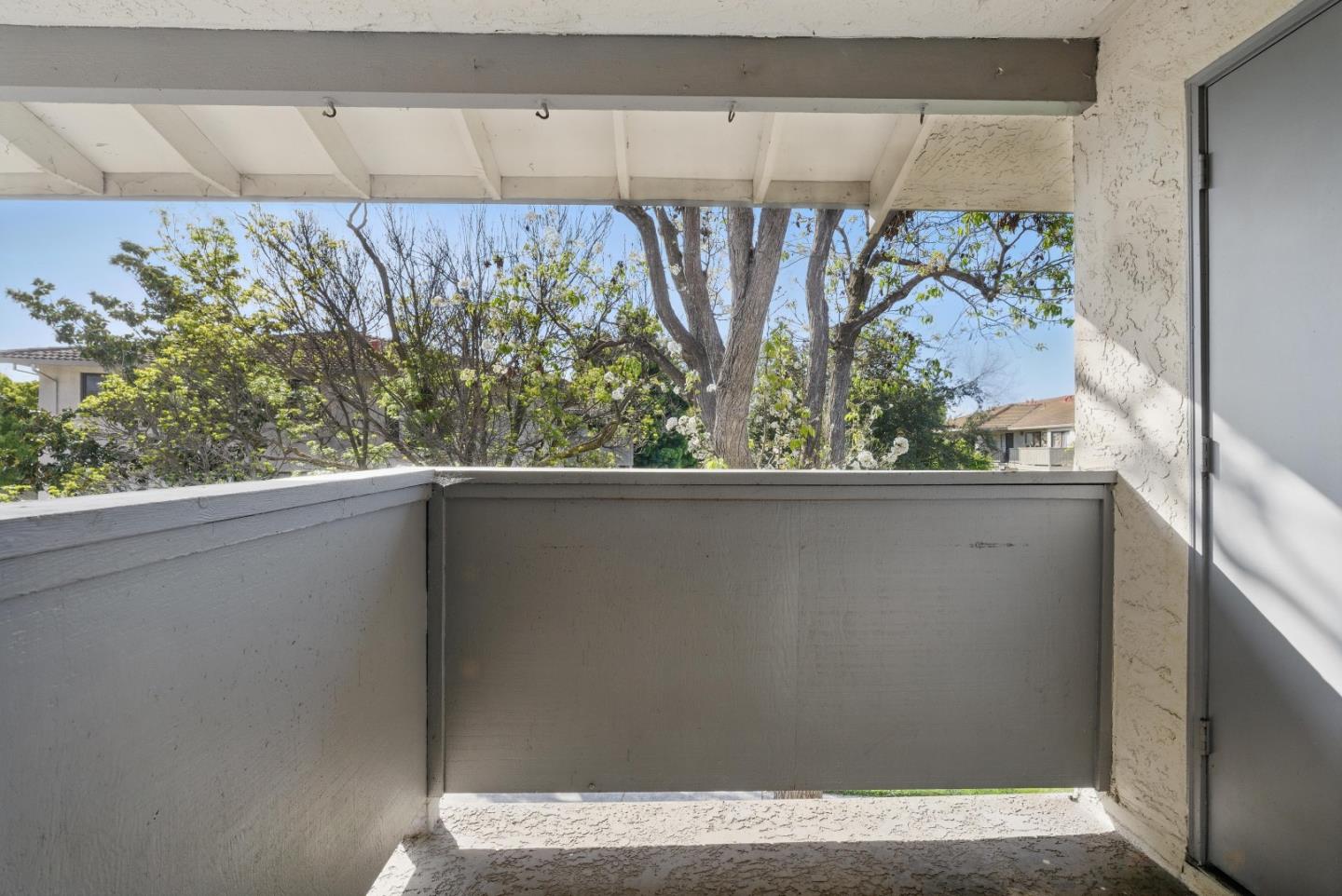 Detail Gallery Image 9 of 23 For 24 Kenbrook Cir, San Jose,  CA 95111 - 2 Beds | 2 Baths
