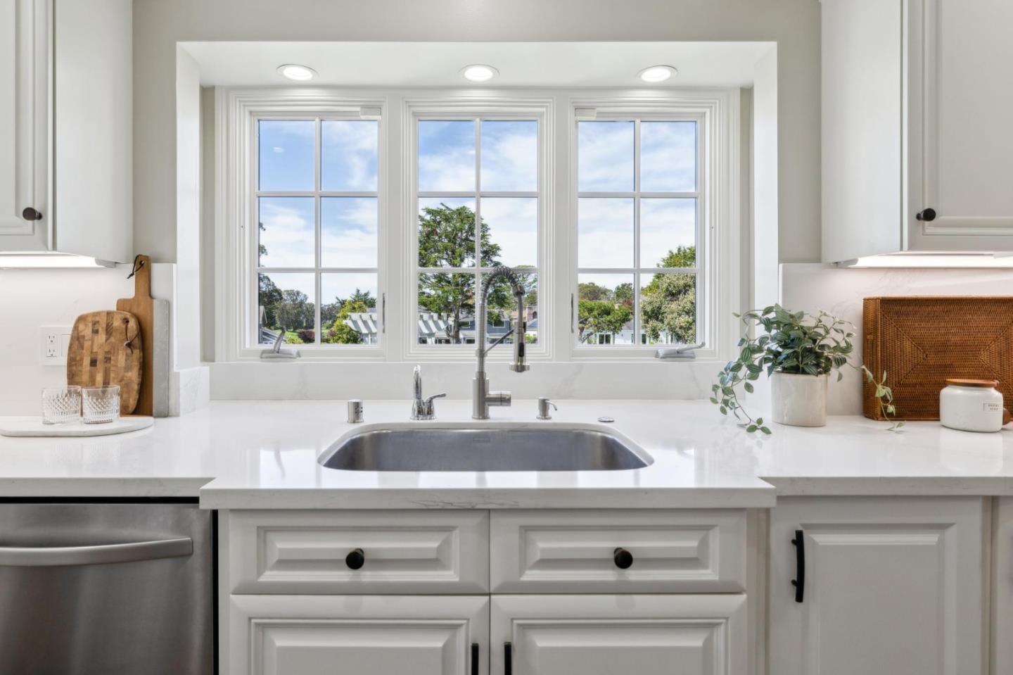 Detail Gallery Image 23 of 93 For 2180 Bayhill Ct, Half Moon Bay,  CA 94019 - 4 Beds | 3/1 Baths