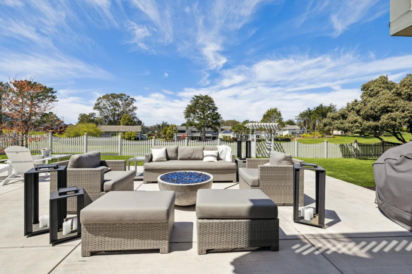 Detail Gallery Image 39 of 93 For 2180 Bayhill Ct, Half Moon Bay,  CA 94019 - 4 Beds | 3/1 Baths