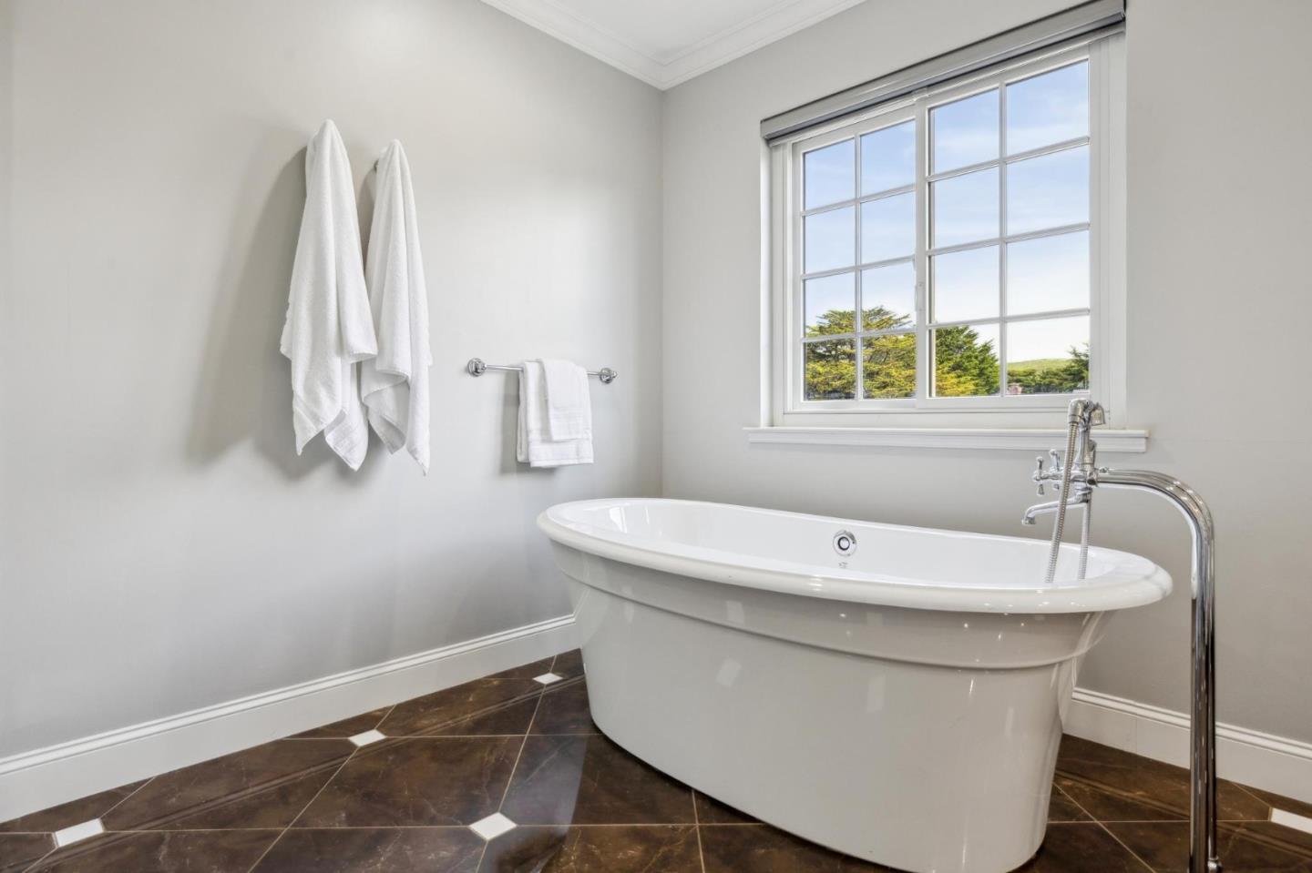 Detail Gallery Image 60 of 93 For 2180 Bayhill Ct, Half Moon Bay,  CA 94019 - 4 Beds | 3/1 Baths