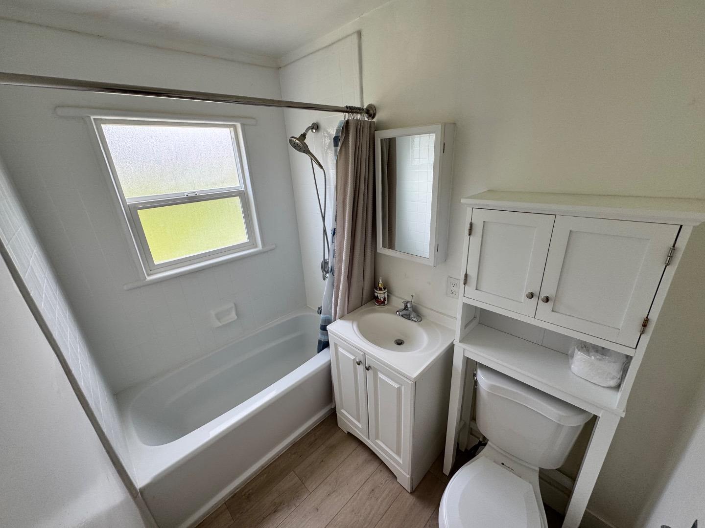 Detail Gallery Image 11 of 17 For 104 5th St, San Juan Bautista,  CA 95045 - 2 Beds | 1 Baths