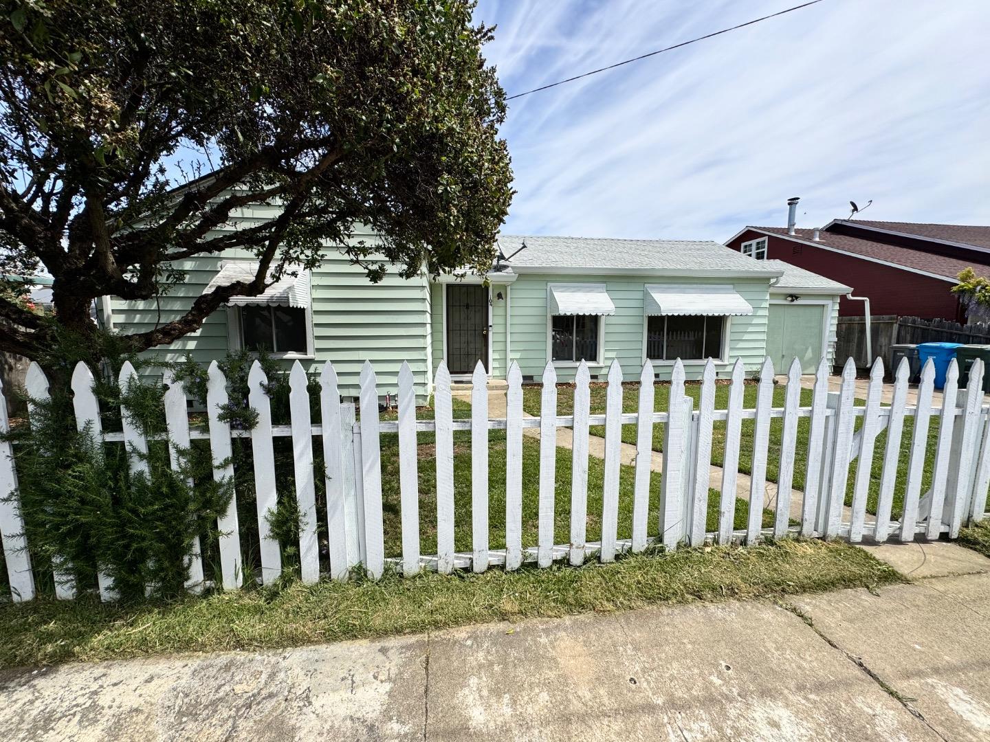 Detail Gallery Image 2 of 17 For 104 5th St, San Juan Bautista,  CA 95045 - 2 Beds | 1 Baths