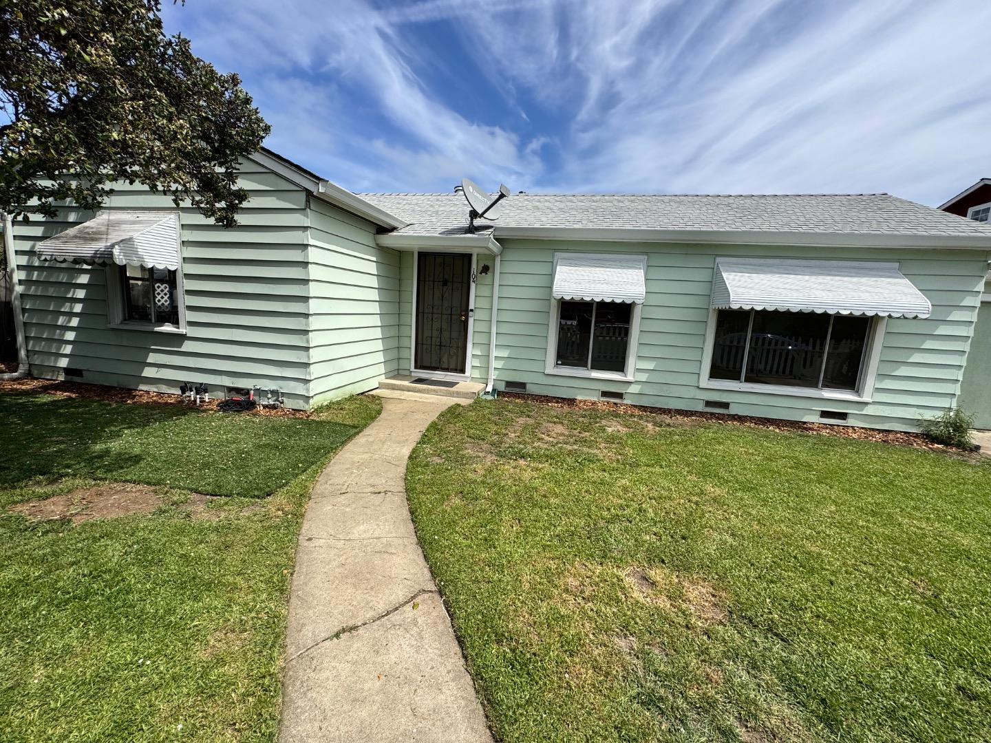 Detail Gallery Image 4 of 17 For 104 5th St, San Juan Bautista,  CA 95045 - 2 Beds | 1 Baths