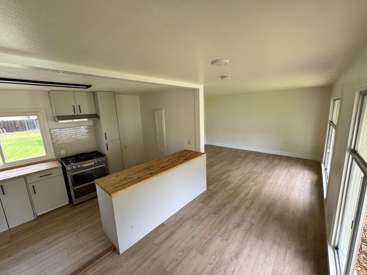 Detail Gallery Image 5 of 17 For 104 5th St, San Juan Bautista,  CA 95045 - 2 Beds | 1 Baths