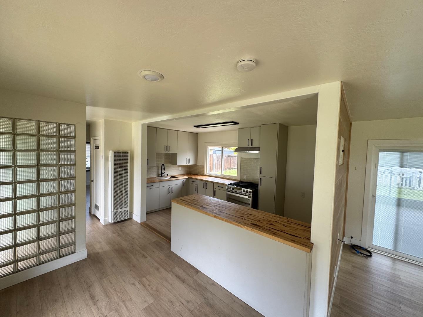 Detail Gallery Image 6 of 17 For 104 5th St, San Juan Bautista,  CA 95045 - 2 Beds | 1 Baths
