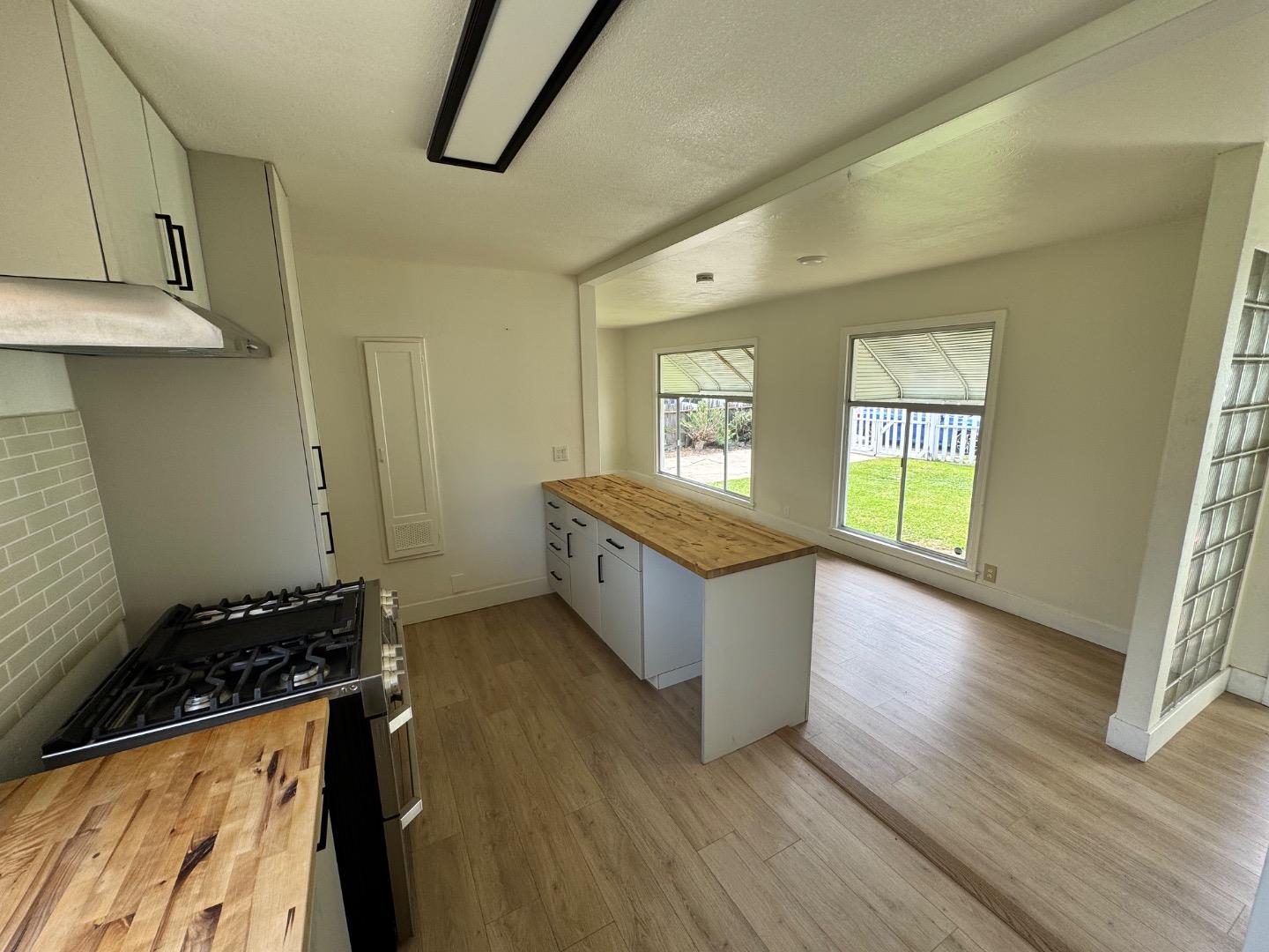 Detail Gallery Image 8 of 17 For 104 5th St, San Juan Bautista,  CA 95045 - 2 Beds | 1 Baths