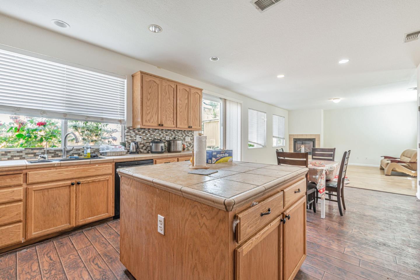 Detail Gallery Image 13 of 35 For 5305 Gold Creek Cir, Discovery Bay,  CA 94505 - 5 Beds | 3 Baths