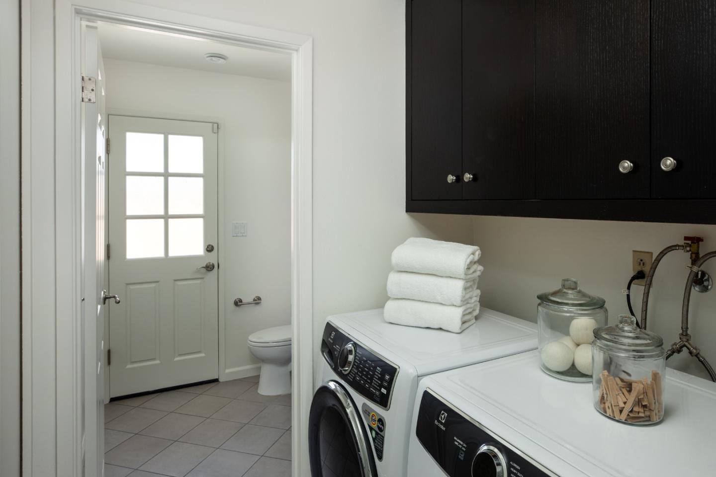 Detail Gallery Image 11 of 18 For 3376 Lubich Dr, Mountain View,  CA 94040 - 3 Beds | 2/1 Baths