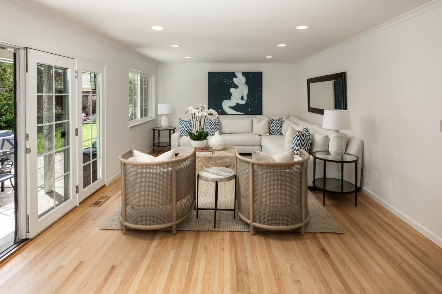 Detail Gallery Image 12 of 18 For 3376 Lubich Dr, Mountain View,  CA 94040 - 3 Beds | 2/1 Baths
