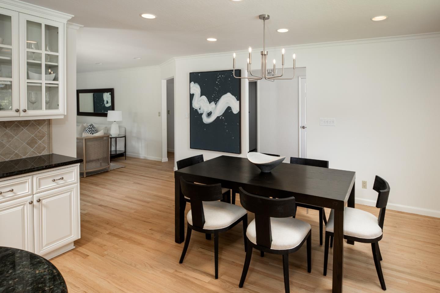 Detail Gallery Image 14 of 18 For 3376 Lubich Dr, Mountain View,  CA 94040 - 3 Beds | 2/1 Baths