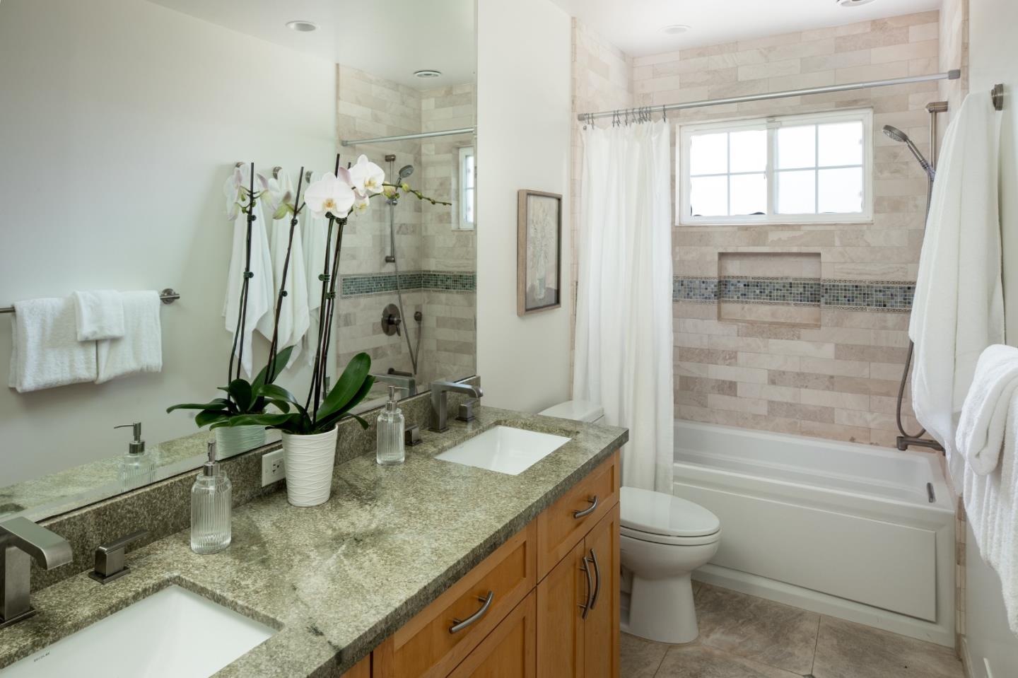 Detail Gallery Image 16 of 18 For 3376 Lubich Dr, Mountain View,  CA 94040 - 3 Beds | 2/1 Baths