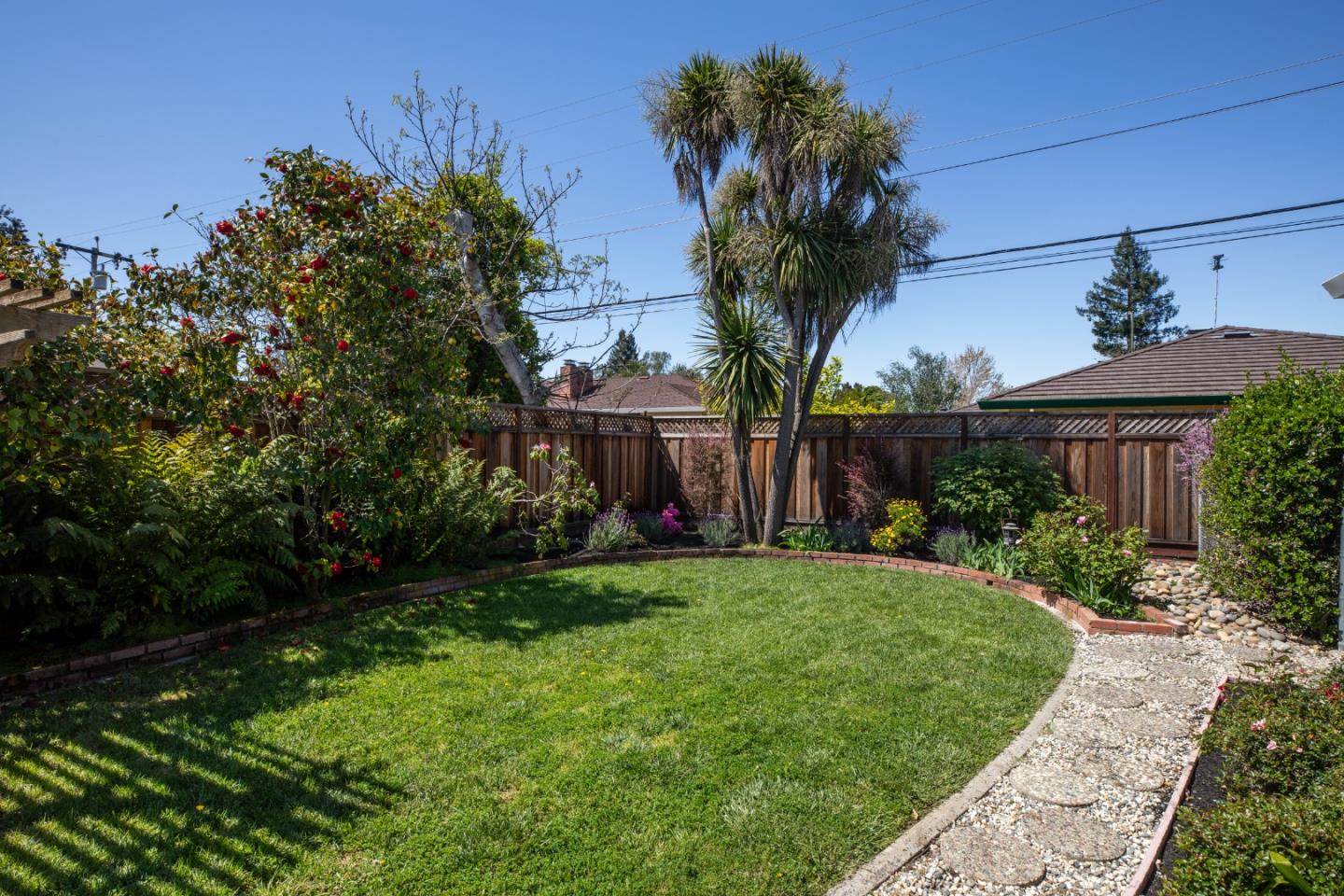 Detail Gallery Image 2 of 18 For 3376 Lubich Dr, Mountain View,  CA 94040 - 3 Beds | 2/1 Baths
