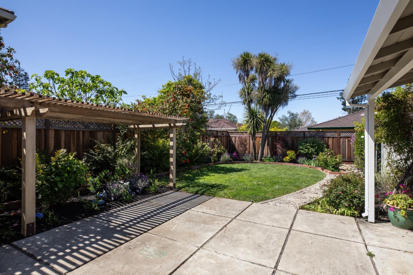 Detail Gallery Image 4 of 18 For 3376 Lubich Dr, Mountain View,  CA 94040 - 3 Beds | 2/1 Baths