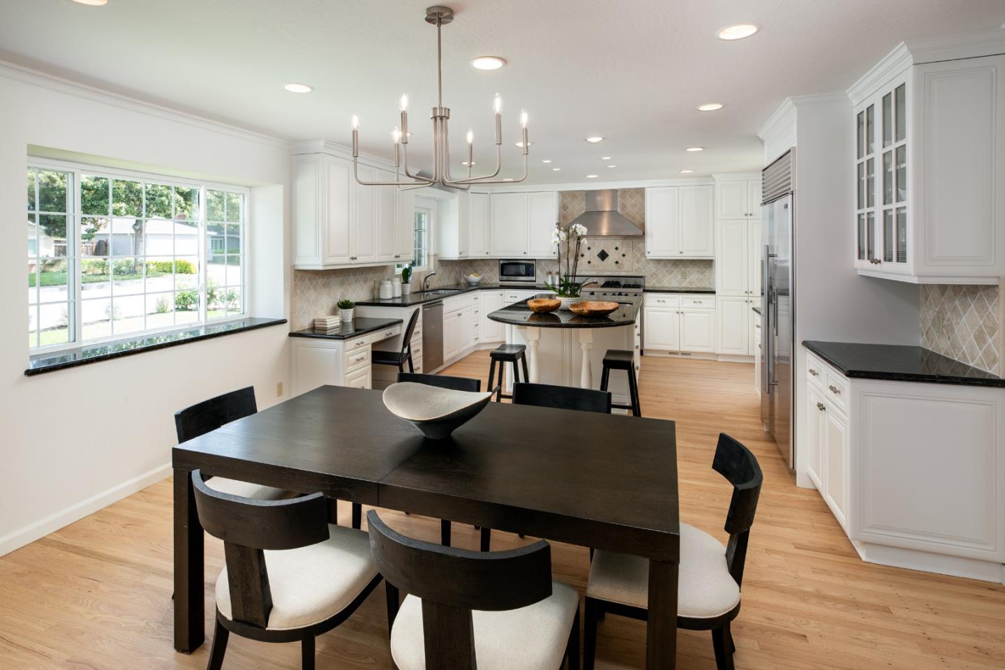 Detail Gallery Image 6 of 18 For 3376 Lubich Dr, Mountain View,  CA 94040 - 3 Beds | 2/1 Baths
