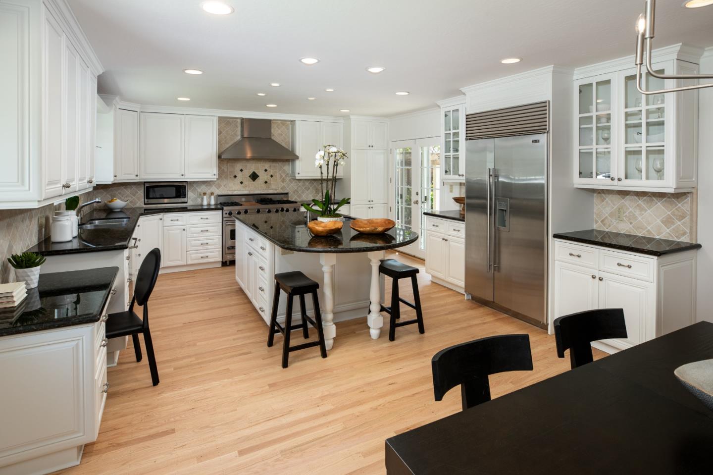 Detail Gallery Image 7 of 18 For 3376 Lubich Dr, Mountain View,  CA 94040 - 3 Beds | 2/1 Baths