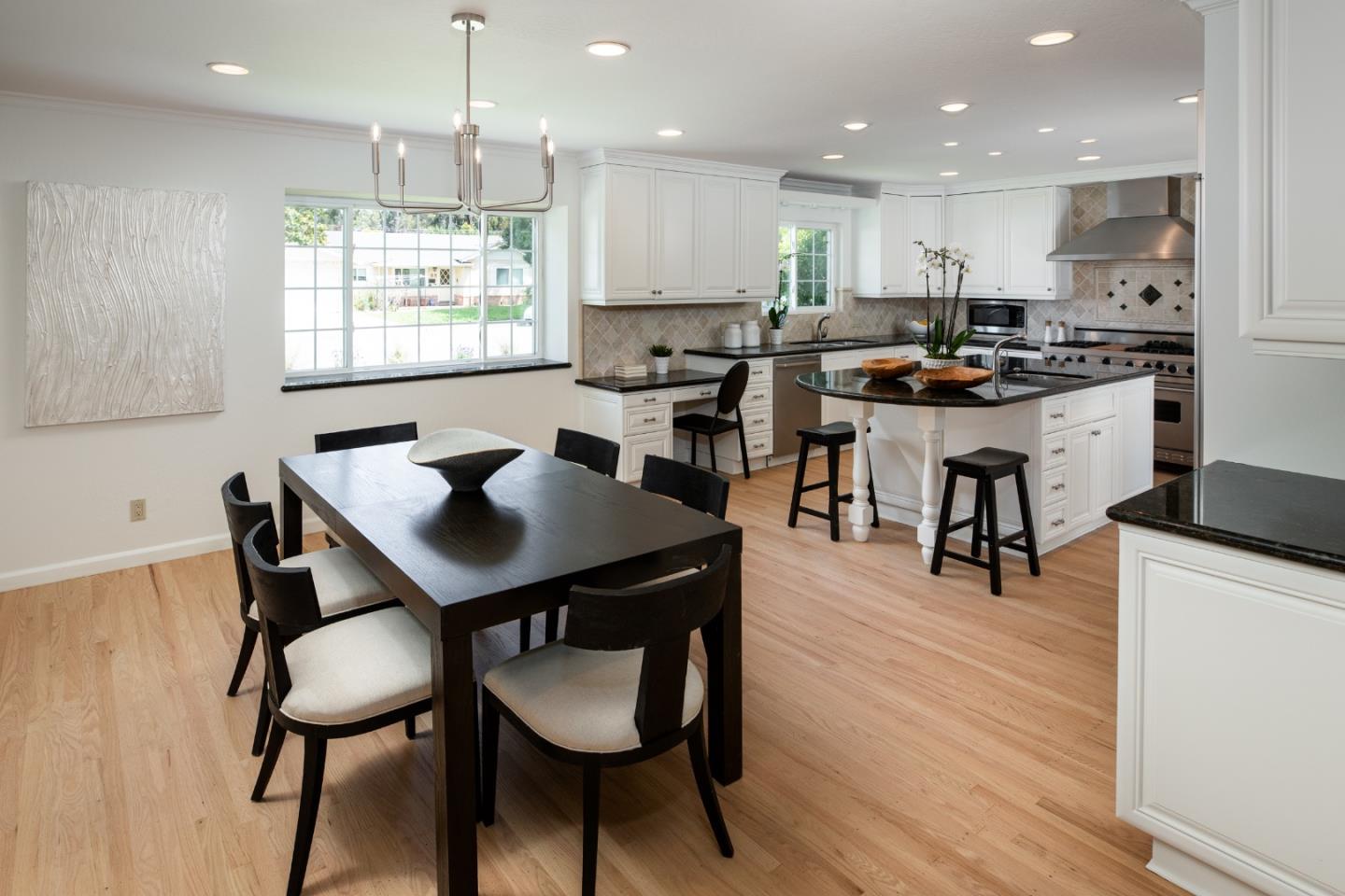 Detail Gallery Image 8 of 18 For 3376 Lubich Dr, Mountain View,  CA 94040 - 3 Beds | 2/1 Baths