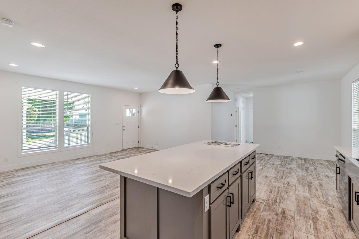 Detail Gallery Image 10 of 29 For 2900 Fairview Rd #34,  Hollister,  CA 95023 - 4 Beds | 2 Baths