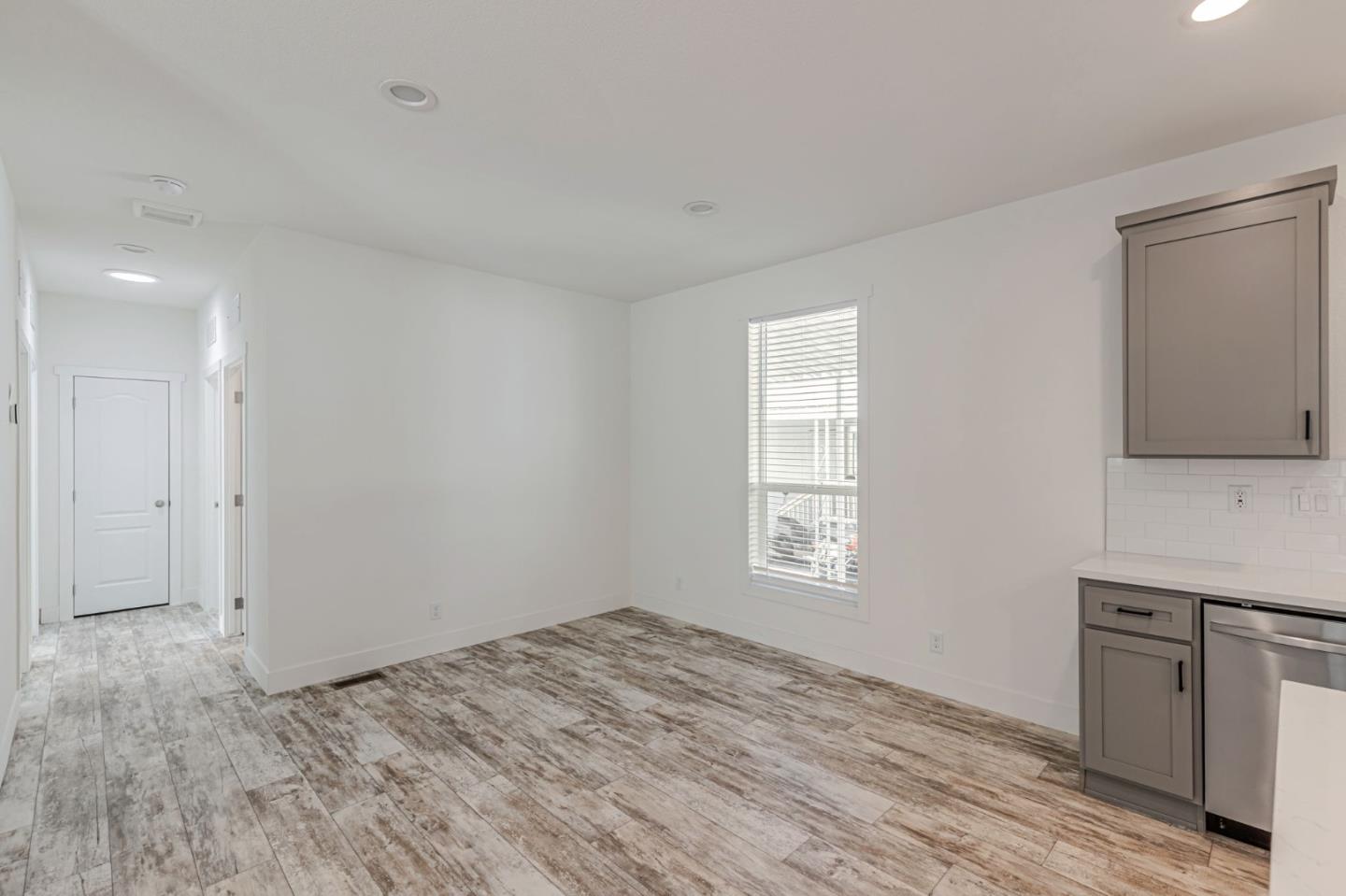 Detail Gallery Image 12 of 29 For 2900 Fairview Rd #34,  Hollister,  CA 95023 - 4 Beds | 2 Baths