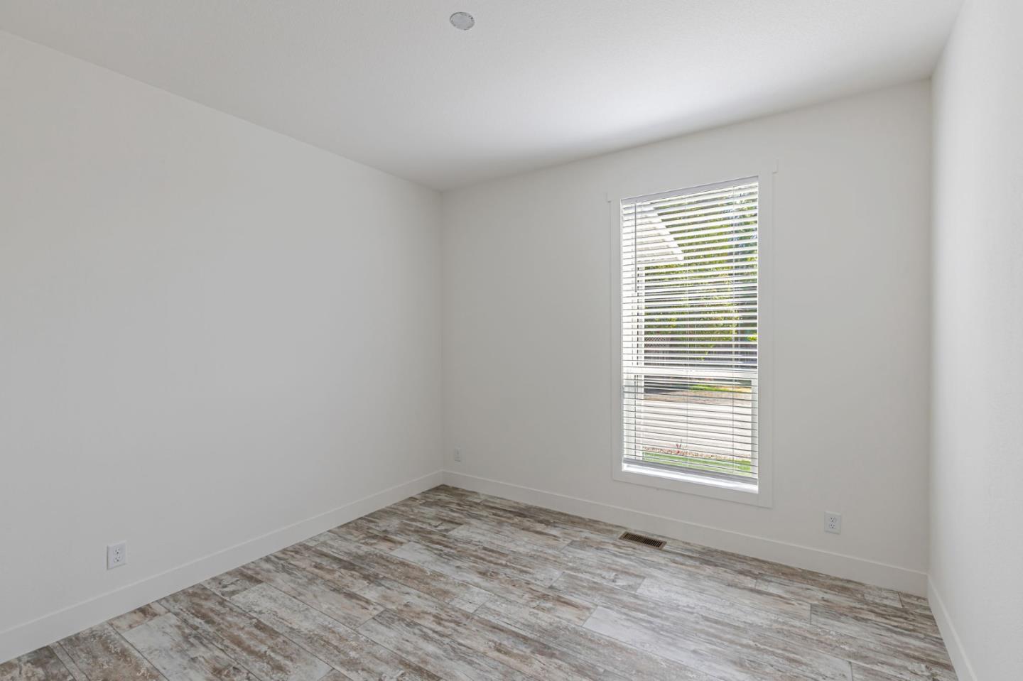 Detail Gallery Image 13 of 29 For 2900 Fairview Rd #34,  Hollister,  CA 95023 - 4 Beds | 2 Baths