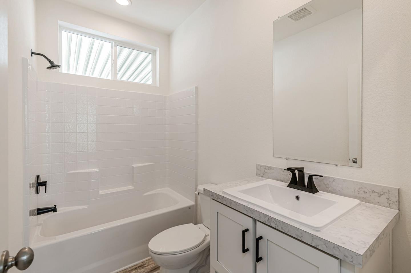 Detail Gallery Image 20 of 29 For 2900 Fairview Rd #34,  Hollister,  CA 95023 - 4 Beds | 2 Baths