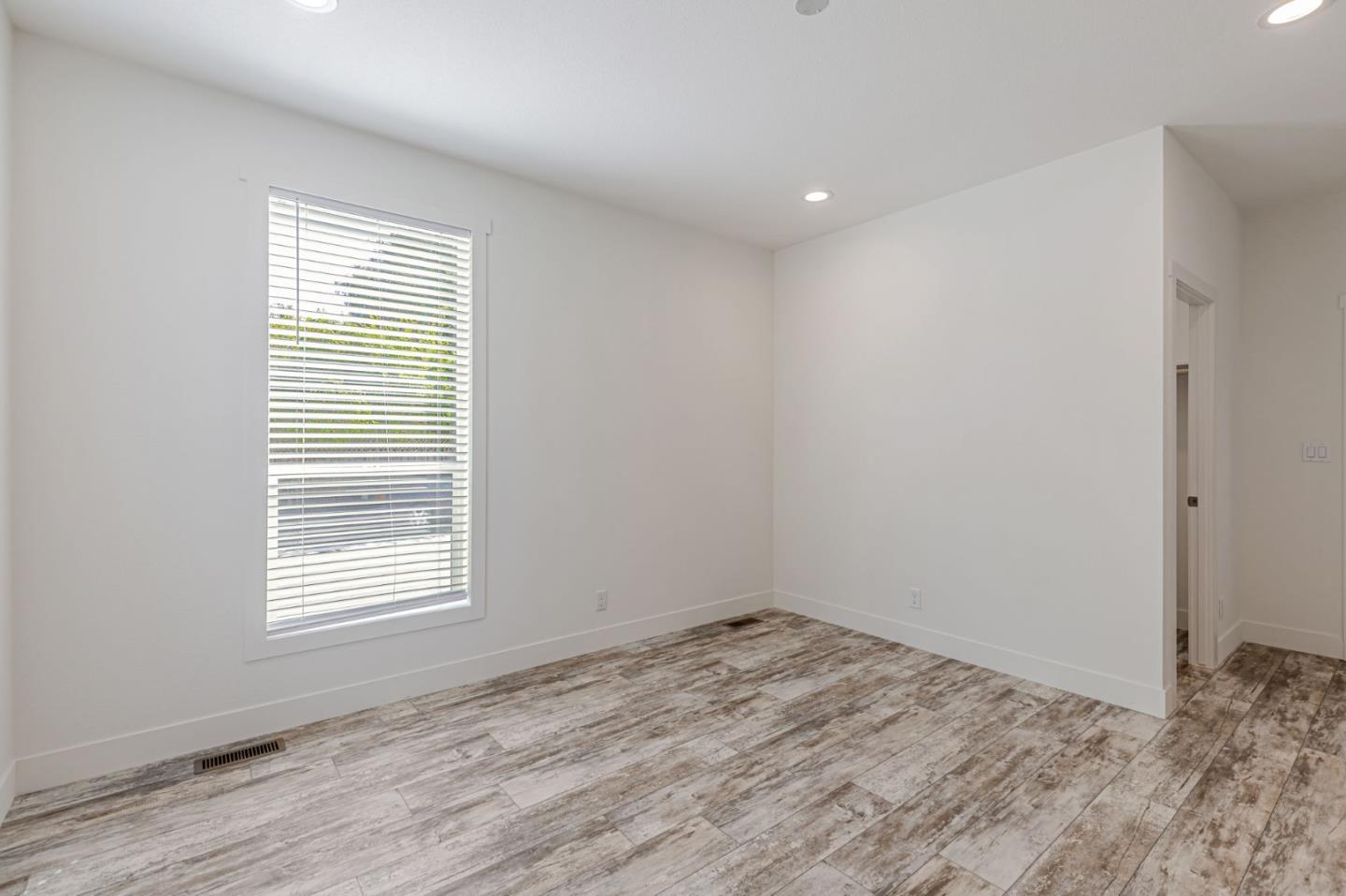 Detail Gallery Image 22 of 29 For 2900 Fairview Rd #34,  Hollister,  CA 95023 - 4 Beds | 2 Baths